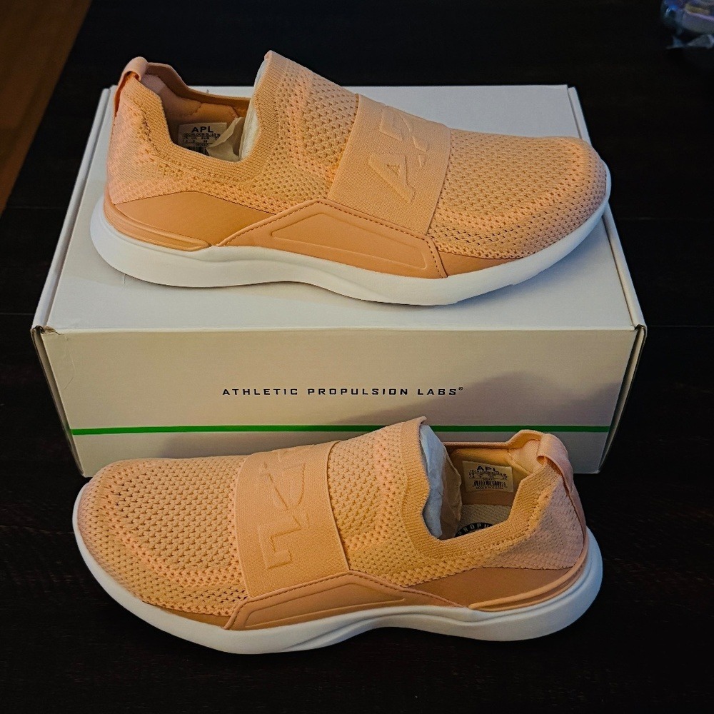 NIB APL TechLoom Bliss Sneakers | Size 7.5 - Blush/Osiana‎ Rose/White